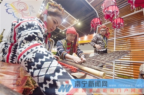 東博會“魅力之城”展區(qū)正式開館 最炫東盟風(fēng)(圖3) 東博會“魅力之城”展區(qū)正式開館 上演最炫東盟風(fēng)